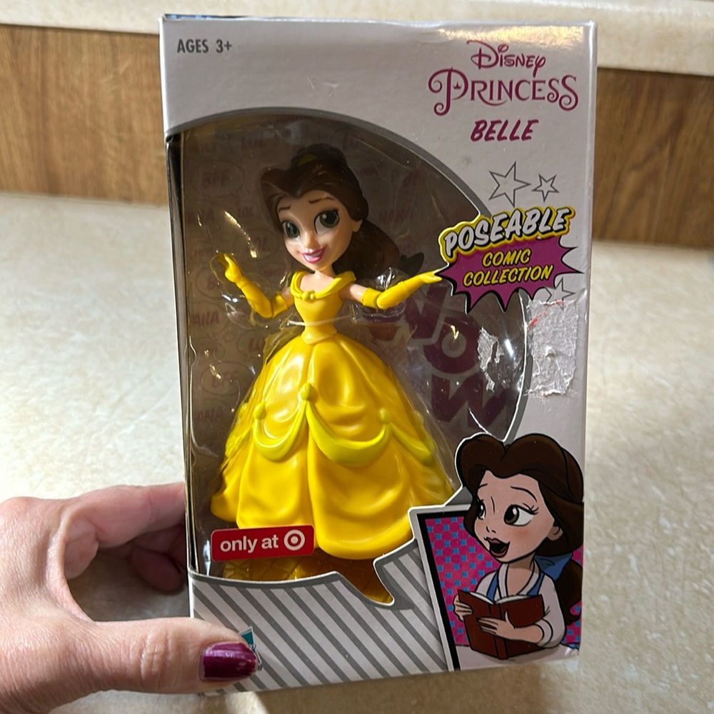 Disneys Princess Belle Poseable  Comic Collection. New in Box